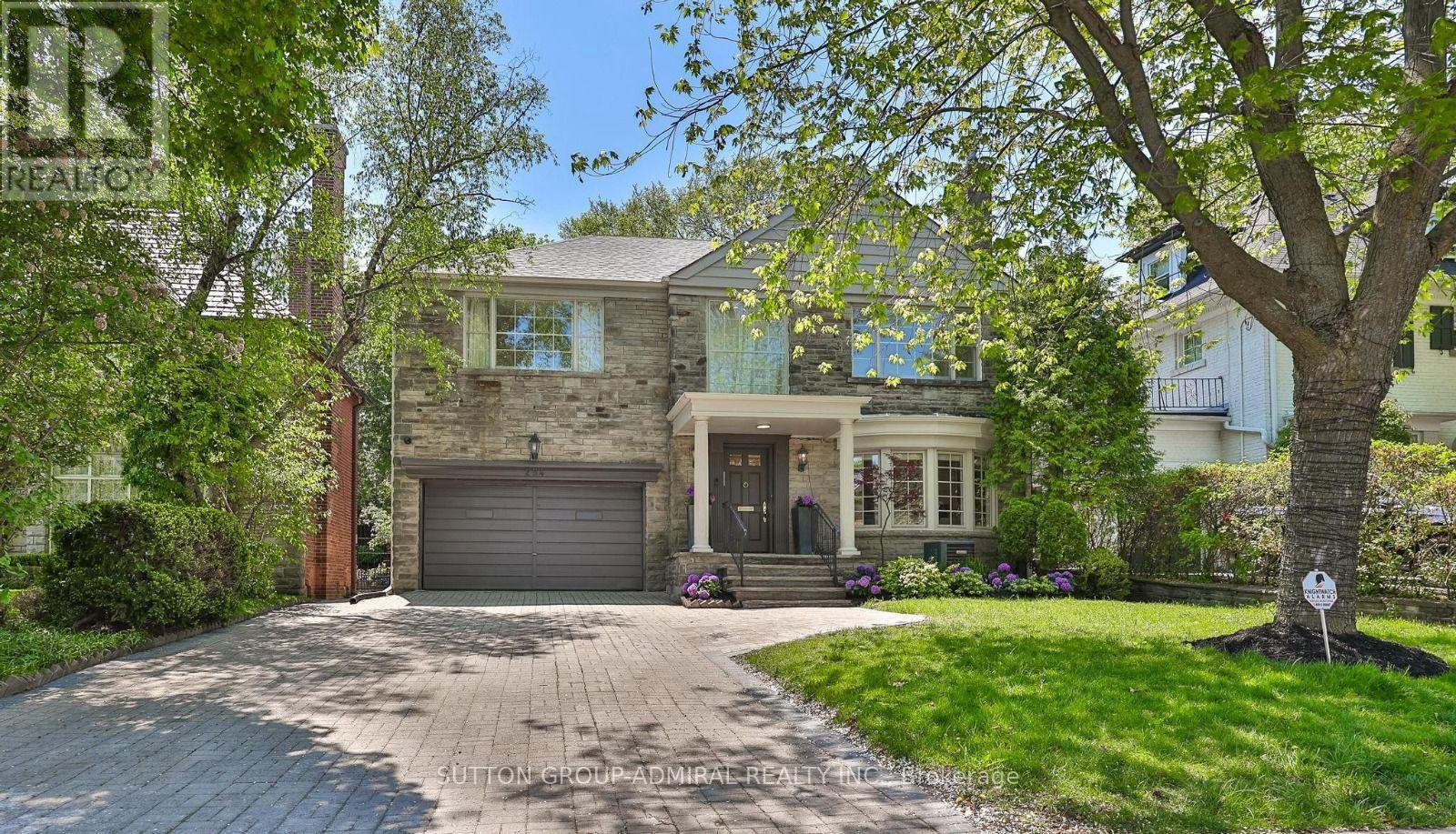 <div class="slider-price">$4,995,000</div><p>254 Forest Hill Road, Toronto, Ontario</p>