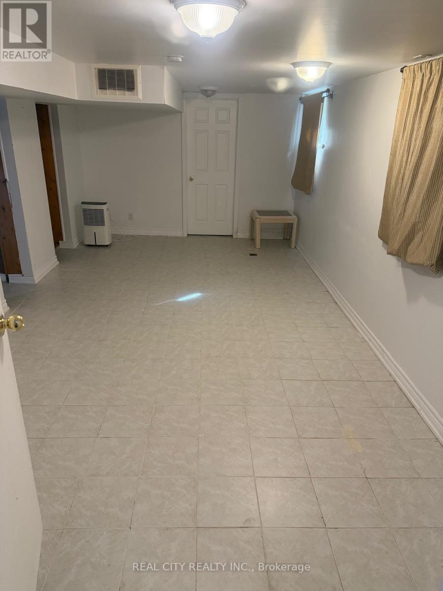 Lower - 2451 Loanne Drive, Mississauga, Ontario  L5K 1P1 - Photo 16 - W12980204