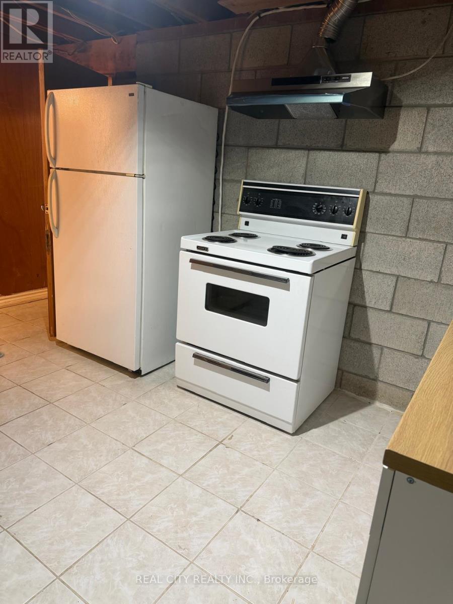Lower - 2451 Loanne Drive, Mississauga, Ontario  L5K 1P1 - Photo 6 - W12980204