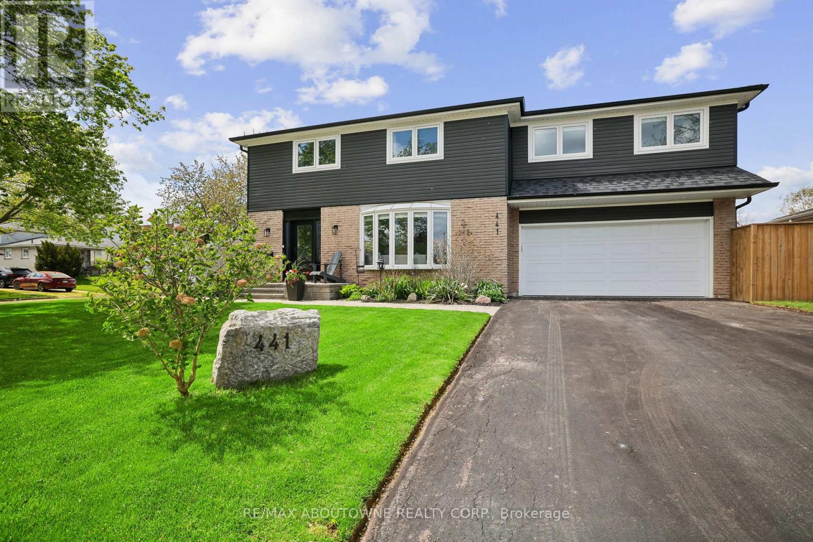 441 Withnell Crescent, Oakville, Ontario  L6L 3M1 - Photo 2 - W13133318