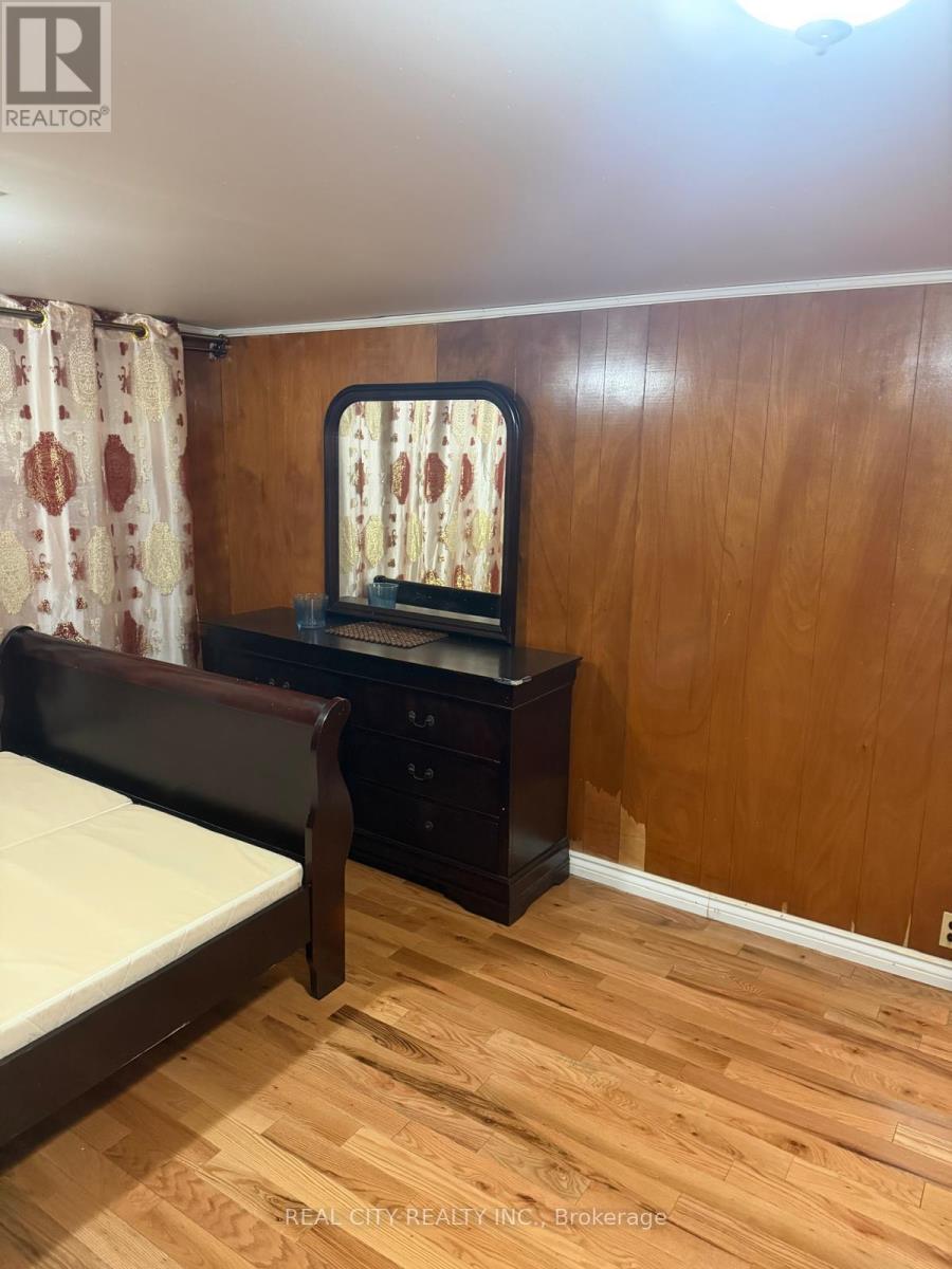Lower - 2451 Loanne Drive, Mississauga, Ontario  L5K 1P1 - Photo 12 - W12980204