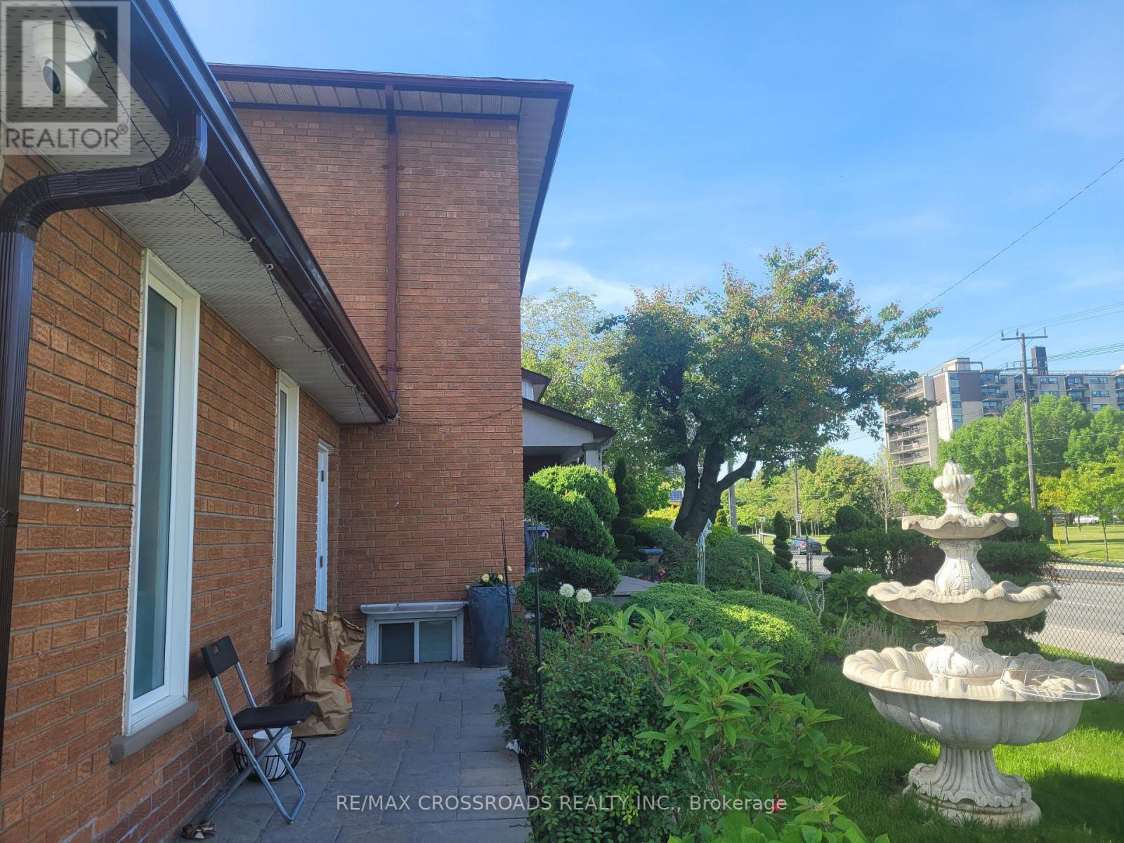36 Caverley Drive, Toronto, Ontario  M9R 2L8 - Photo 5 - W13447524