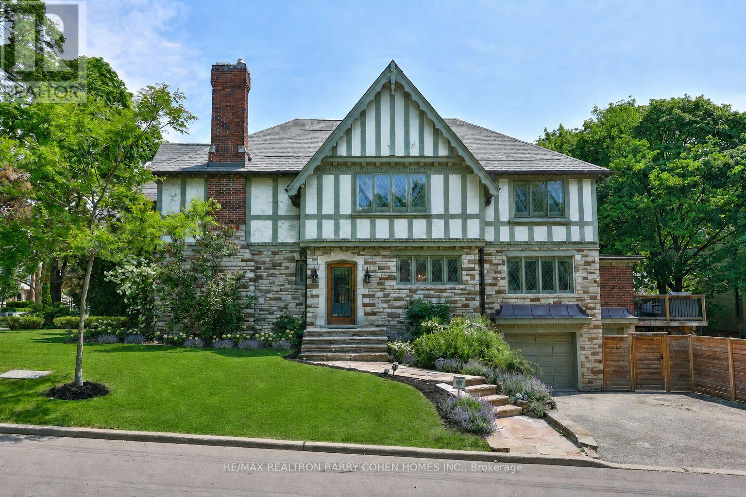 39 AVA ROAD, Toronto, Ontario