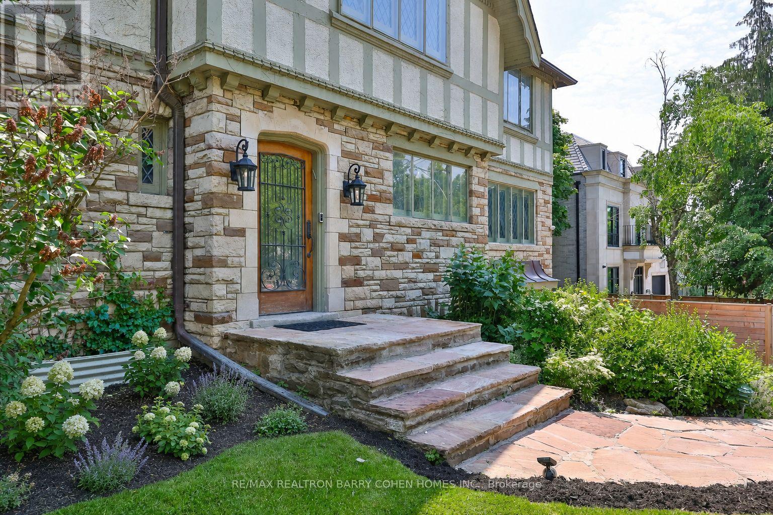 39 Ava Road, Toronto, Ontario  M5P 1Y5 - Photo 2 - C13450760