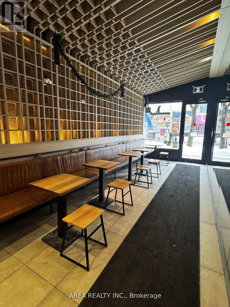 390 QUEEN STREET W, Toronto, Ontario