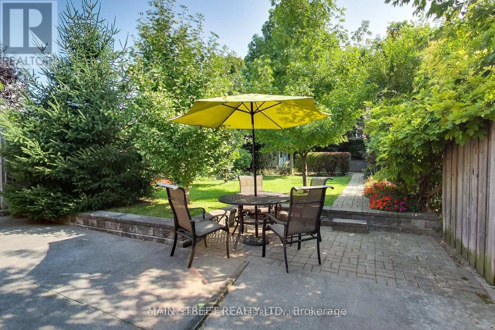 595 Northcliffe Boulevard, Toronto, Ontario  M6E 3L6 - Photo 2 - C13451036