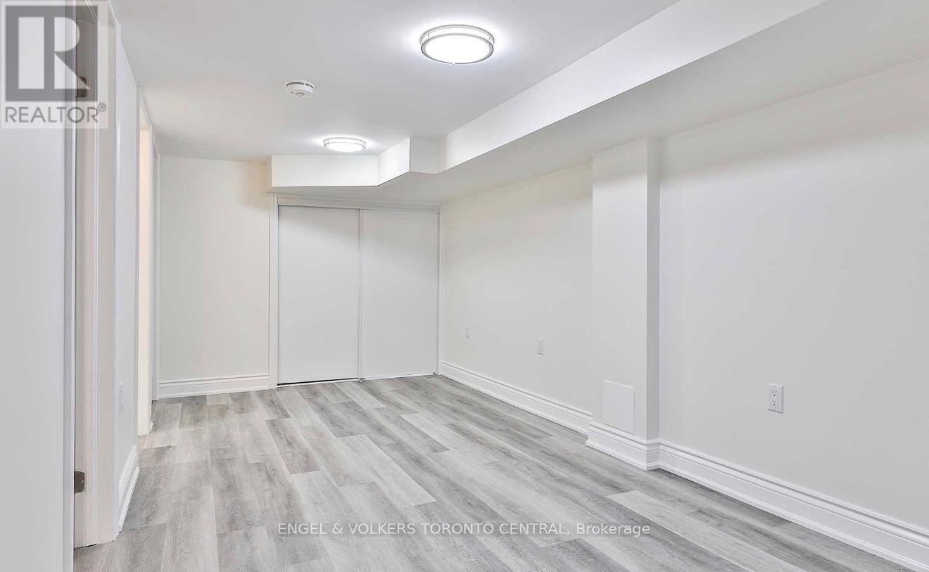 51b Fernwood Park Avenue, Toronto, Ontario  M4E 3E9 - Photo 11 - E13450716