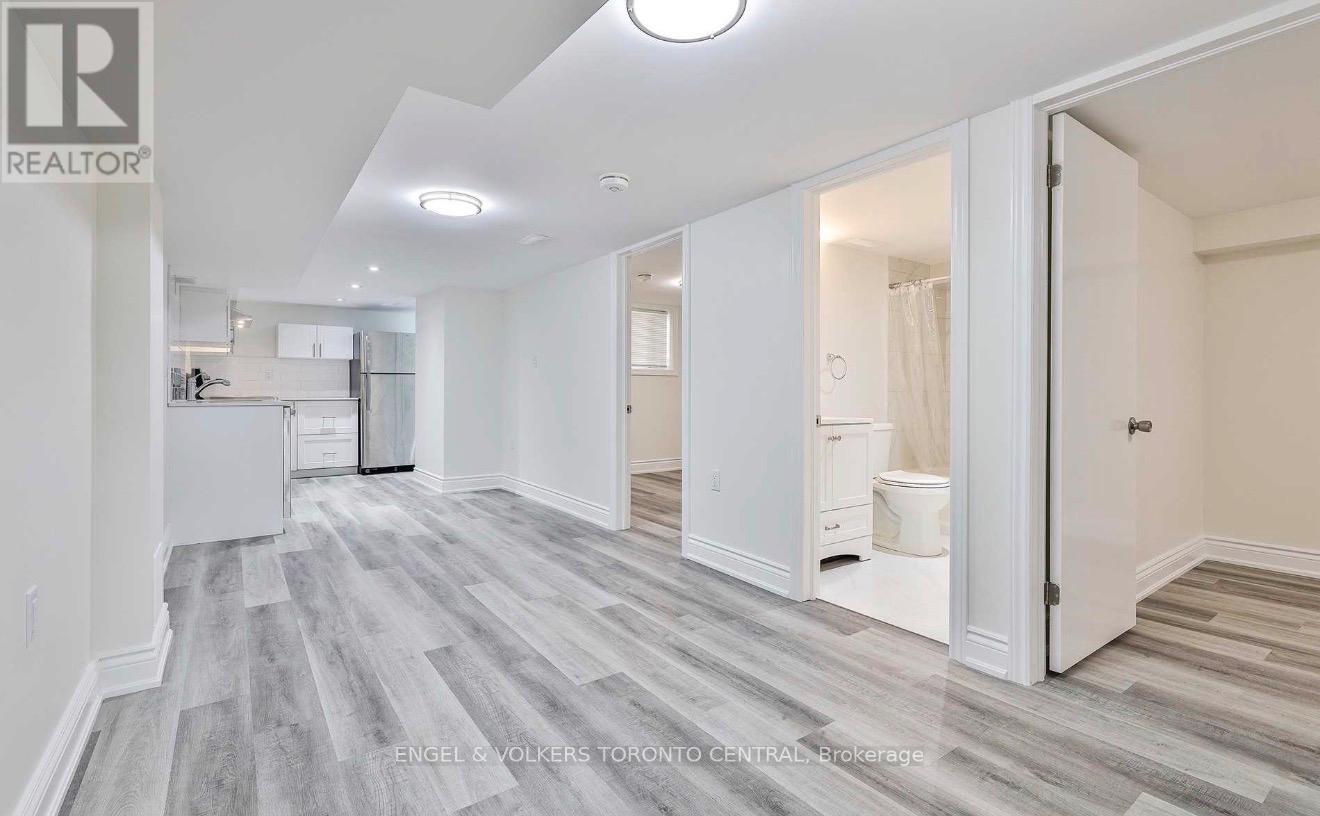 51b Fernwood Park Avenue, Toronto, Ontario  M4E 3E9 - Photo 13 - E13450716