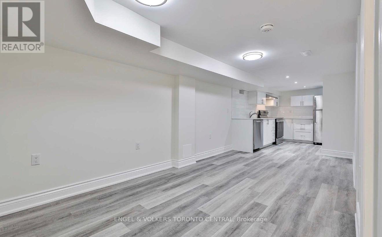 51b Fernwood Park Avenue, Toronto, Ontario  M4E 3E9 - Photo 14 - E13450716