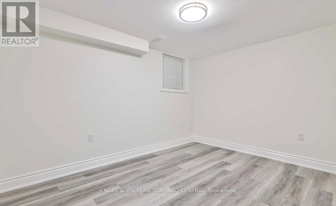 51b Fernwood Park Avenue, Toronto, Ontario  M4E 3E9 - Photo 18 - E13450716