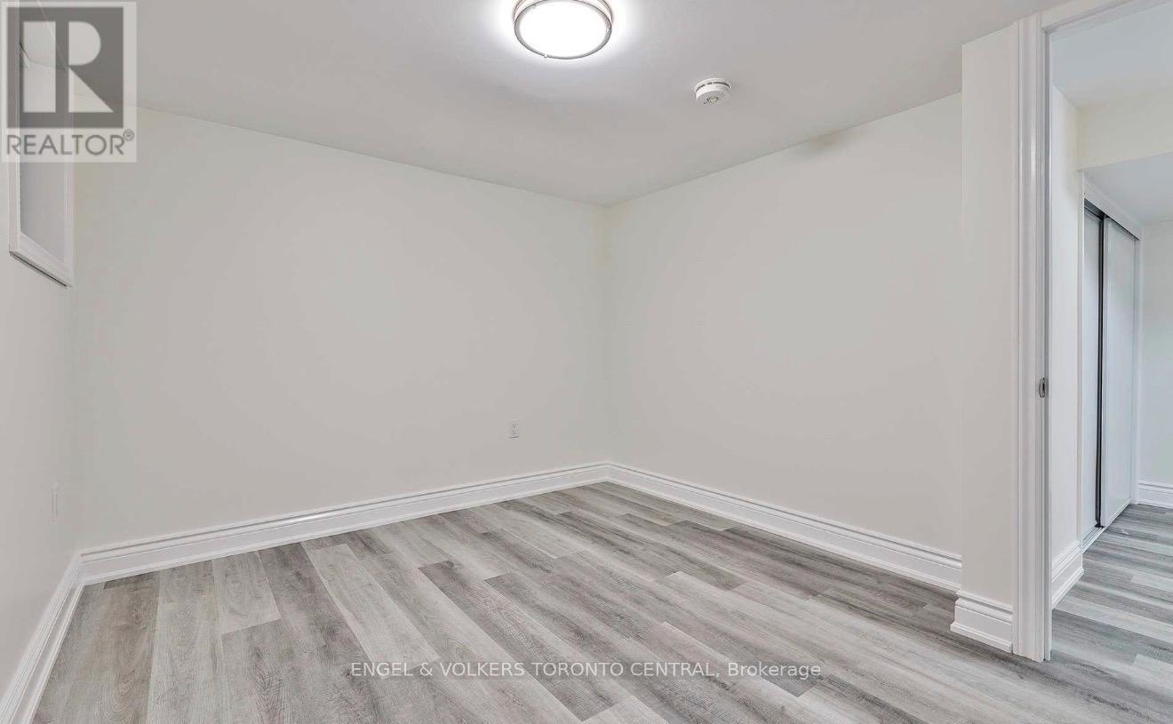 51b Fernwood Park Avenue, Toronto, Ontario  M4E 3E9 - Photo 19 - E13450716