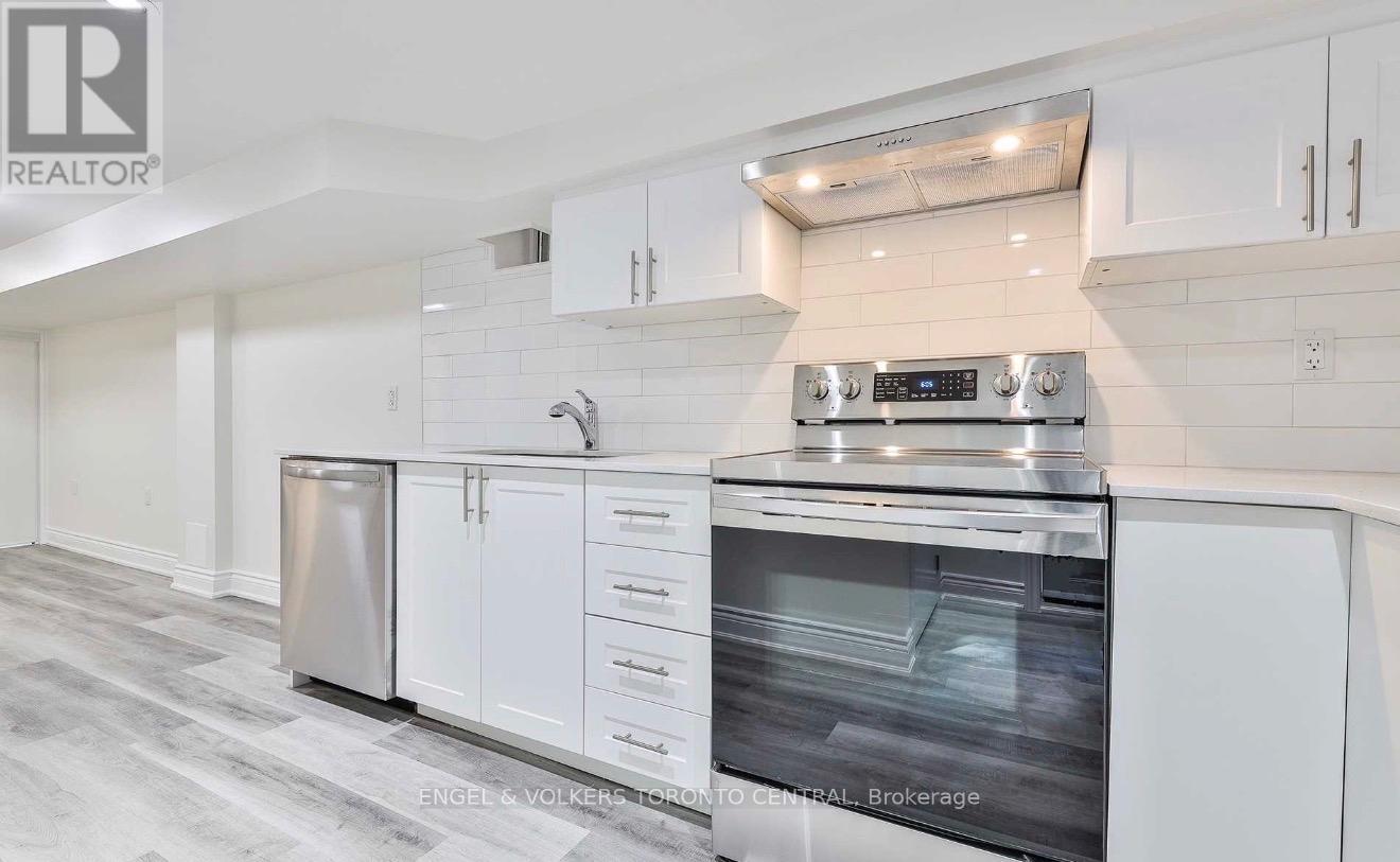 51b Fernwood Park Avenue, Toronto, Ontario  M4E 3E9 - Photo 4 - E13450716