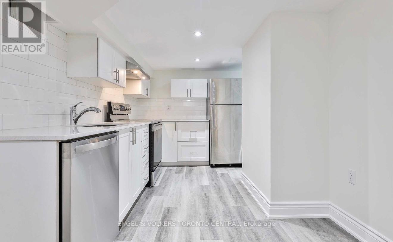 51b Fernwood Park Avenue, Toronto, Ontario  M4E 3E9 - Photo 5 - E13450716