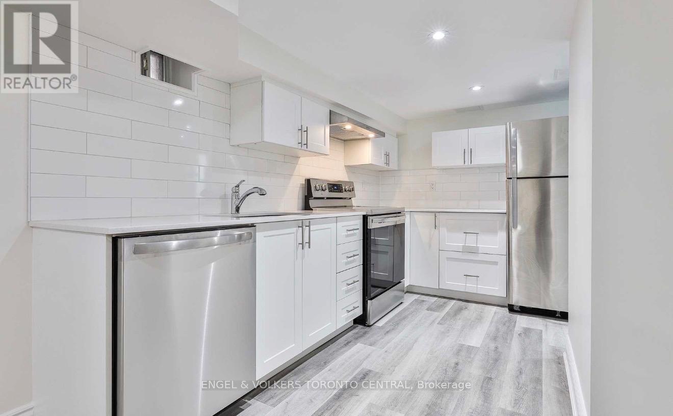 51b Fernwood Park Avenue, Toronto, Ontario  M4E 3E9 - Photo 6 - E13450716