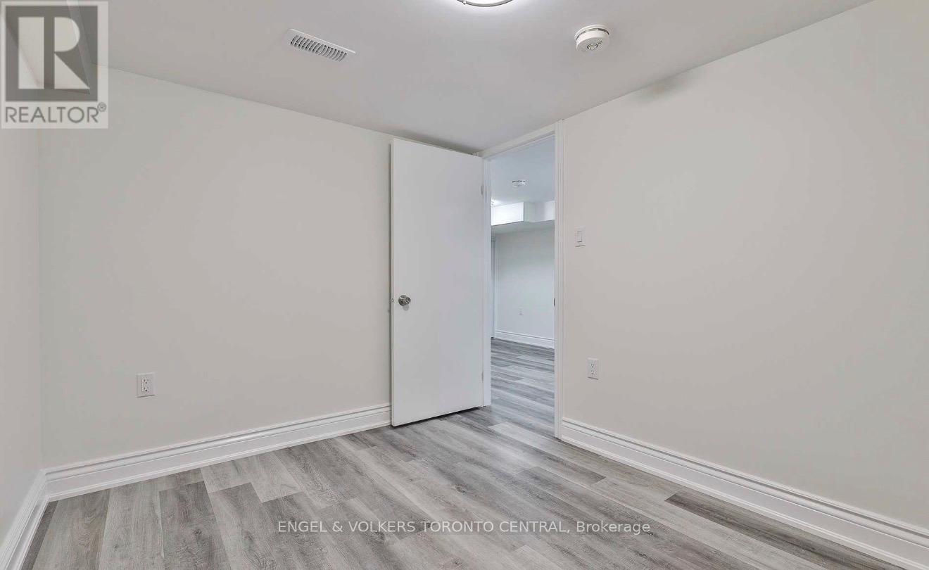 51b Fernwood Park Avenue, Toronto, Ontario  M4E 3E9 - Photo 9 - E13450716