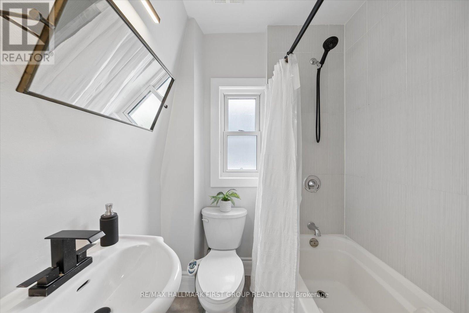 16 Cassels Avenue, Toronto, Ontario  M4E 1X8 - Photo 17 - E13450746