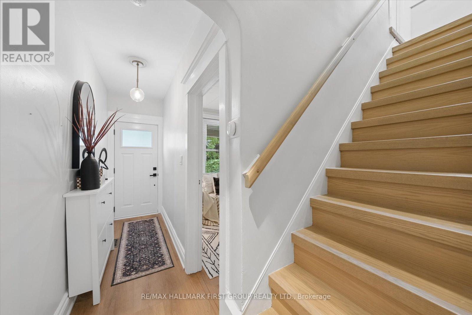 16 Cassels Avenue, Toronto, Ontario  M4E 1X8 - Photo 5 - E13450746