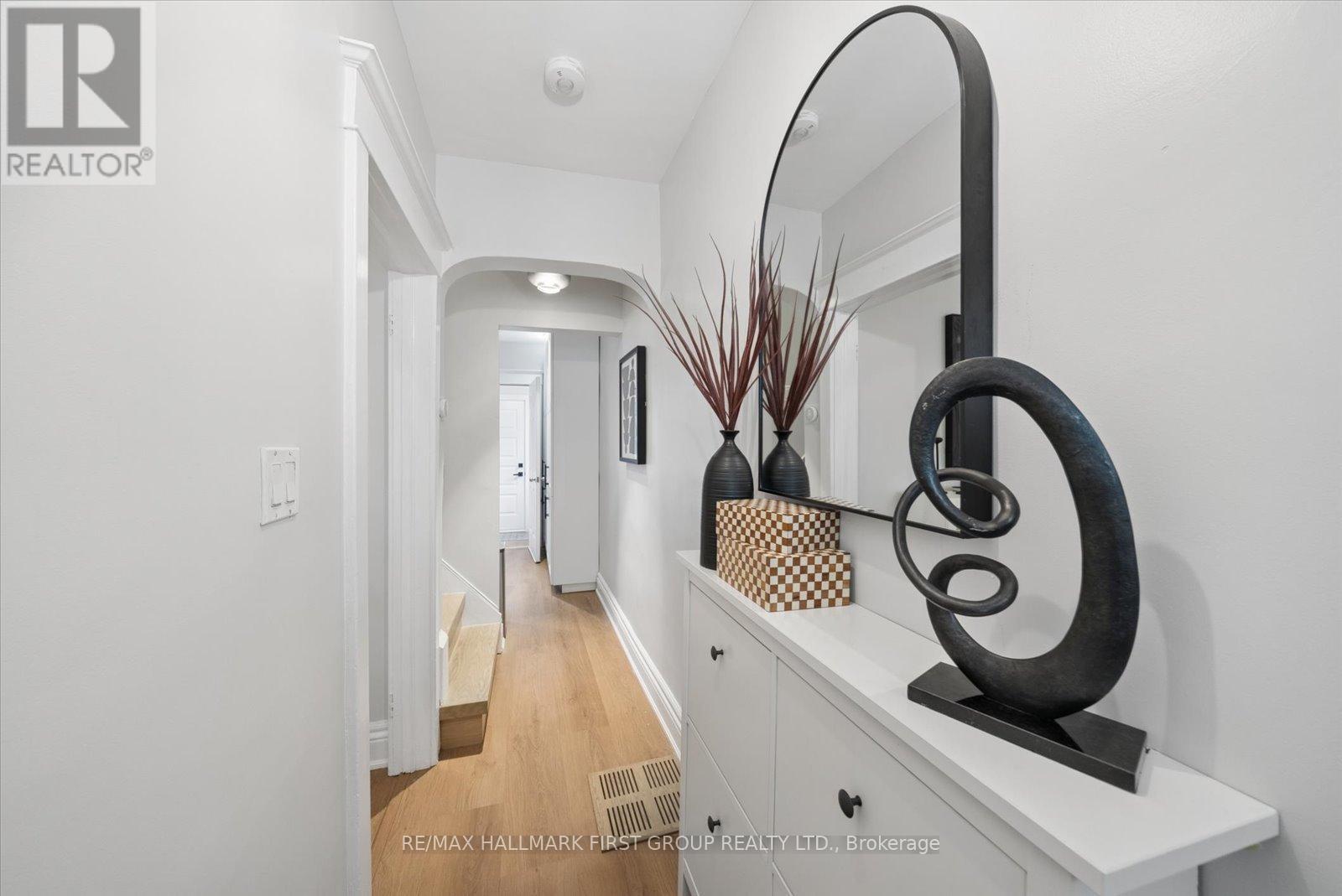 16 Cassels Avenue, Toronto, Ontario  M4E 1X8 - Photo 6 - E13450746