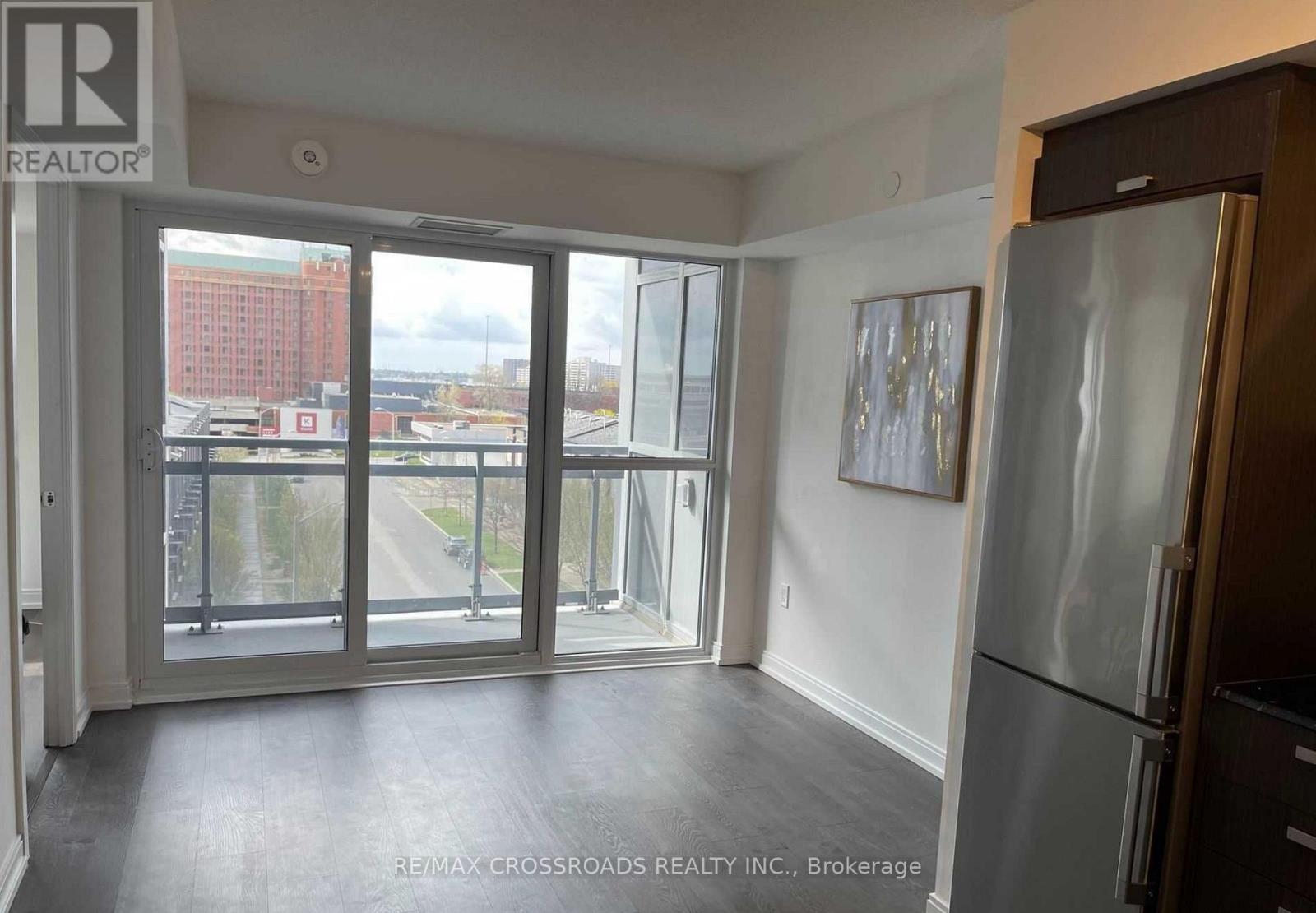 525 - 275 Village Green Square, Toronto, Ontario M1S 0L8 - Photo 2 - E13450986