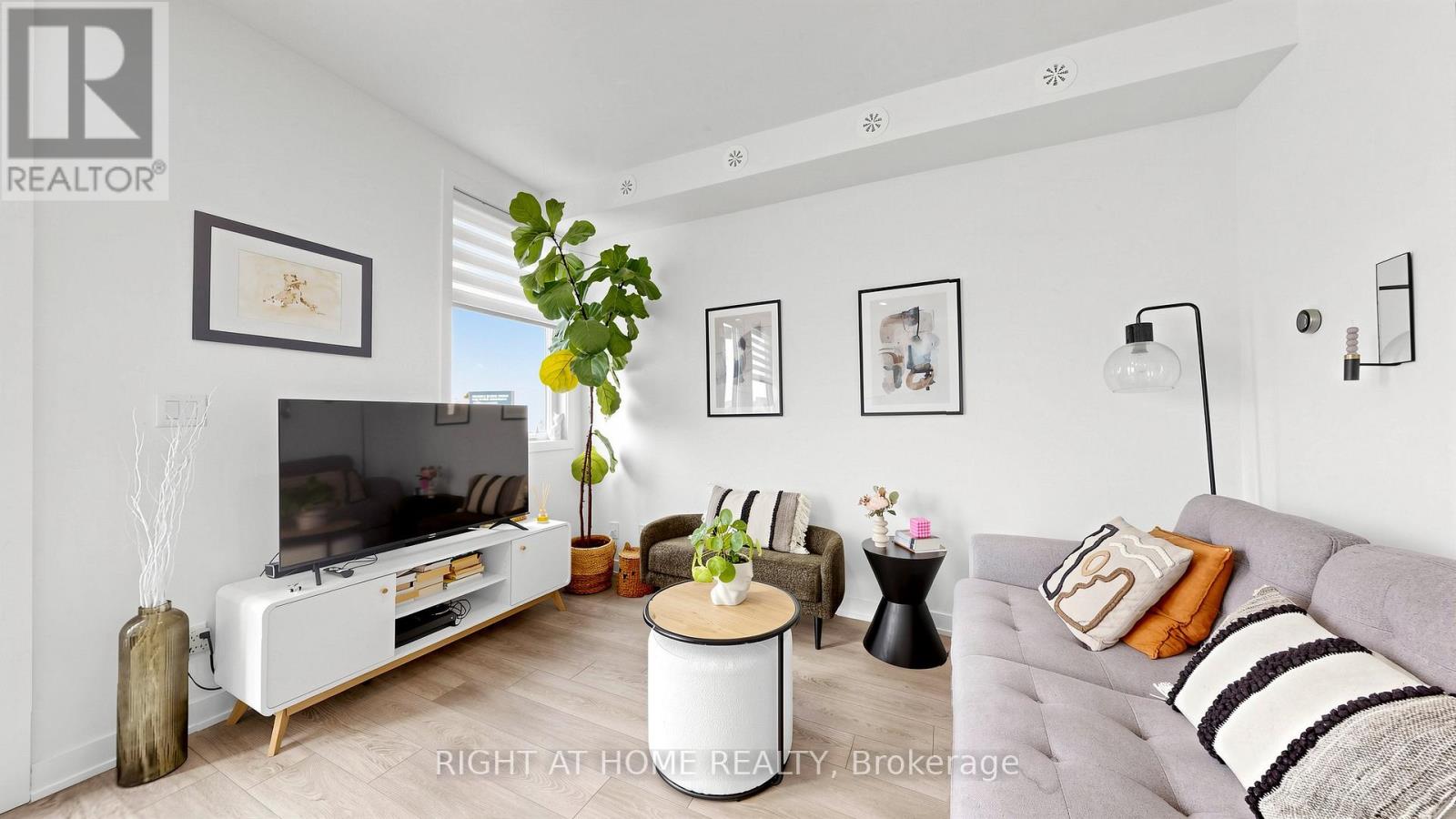 Th 2 - 1459 O'connor Drive, Toronto, Ontario  M4B 2V5 - Photo 6 - E13451016