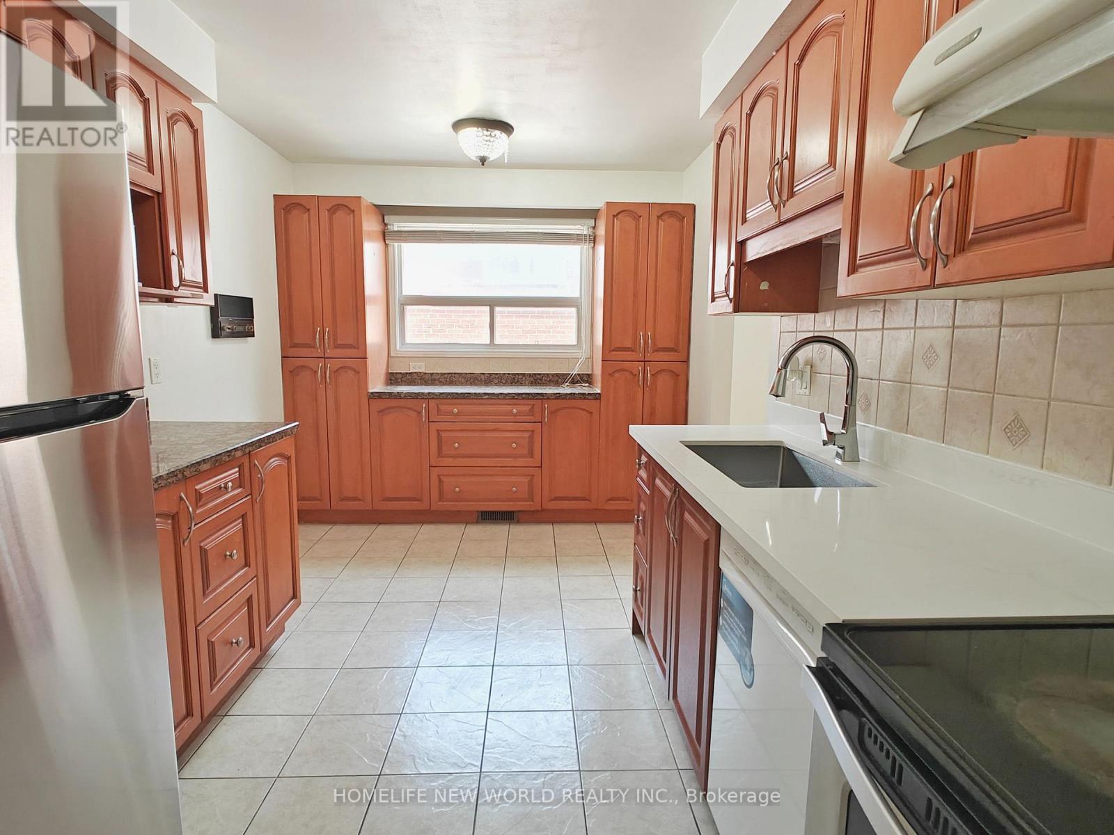205 Risebrough Circuit, Markham, Ontario  L3R 3J1 - Photo 5 - N13450904