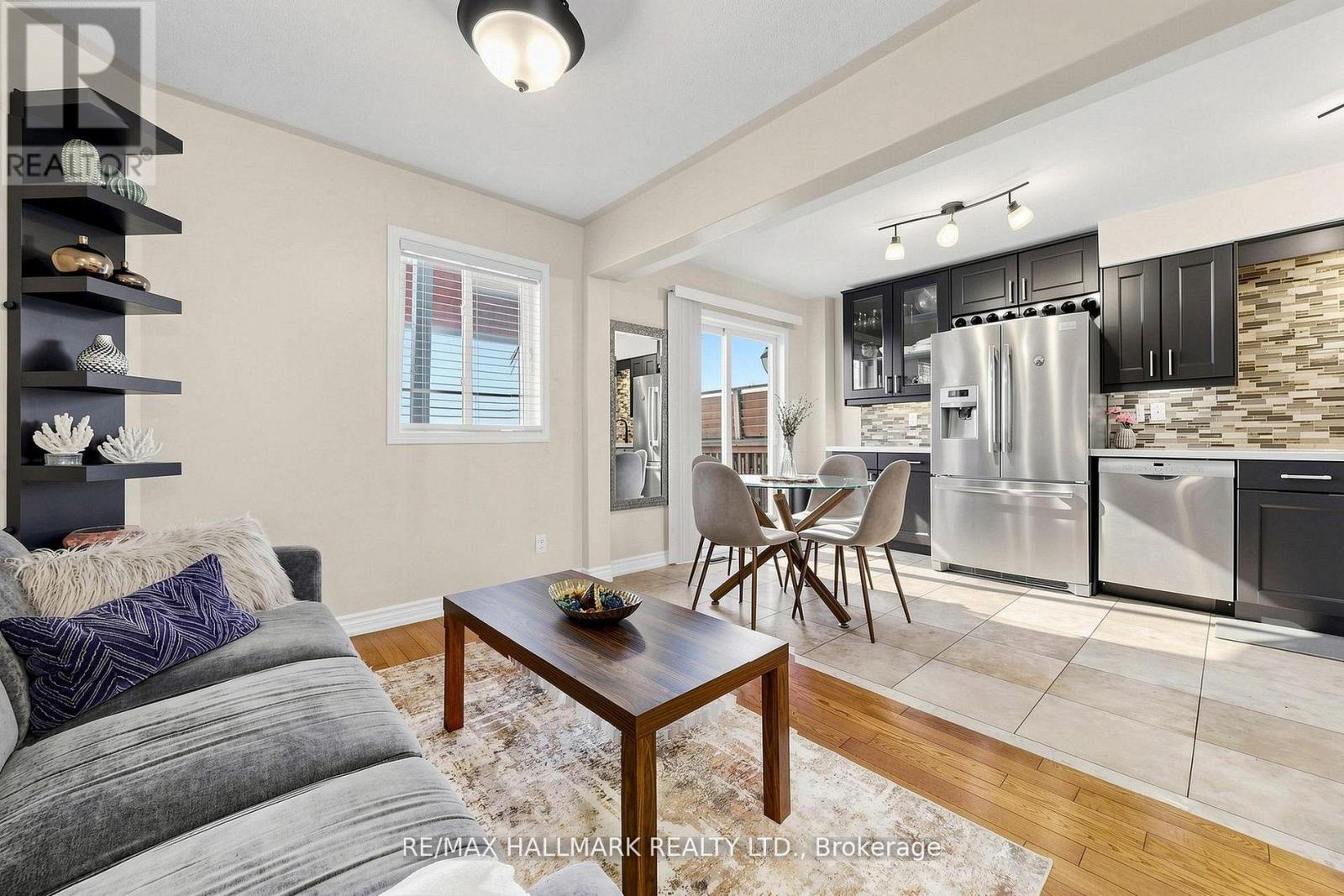 23 Natale Court, Bradford West Gwillimbury, Ontario  L3Z 3B1 - Photo 4 - N13450924