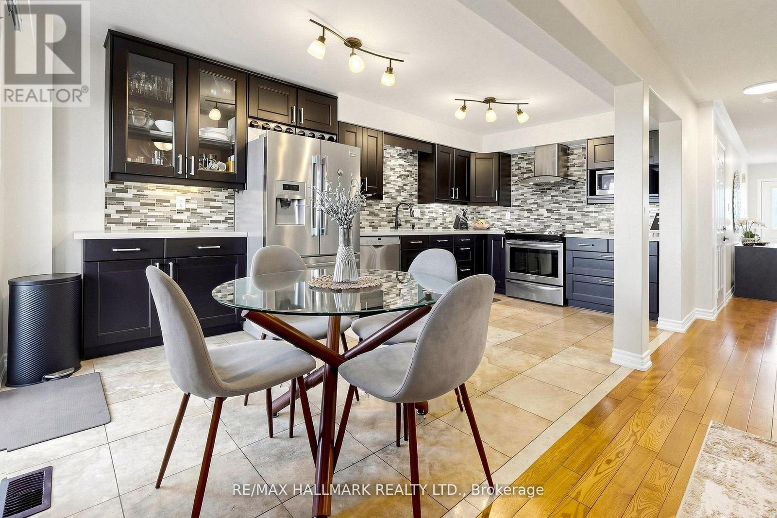 23 Natale Court, Bradford West Gwillimbury, Ontario  L3Z 3B1 - Photo 7 - N13450924