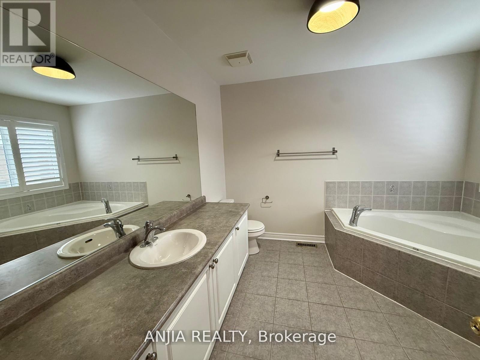 17 Ambercroft Street, Markham, Ontario  L6E 1L4 - Photo 10 - N13451092