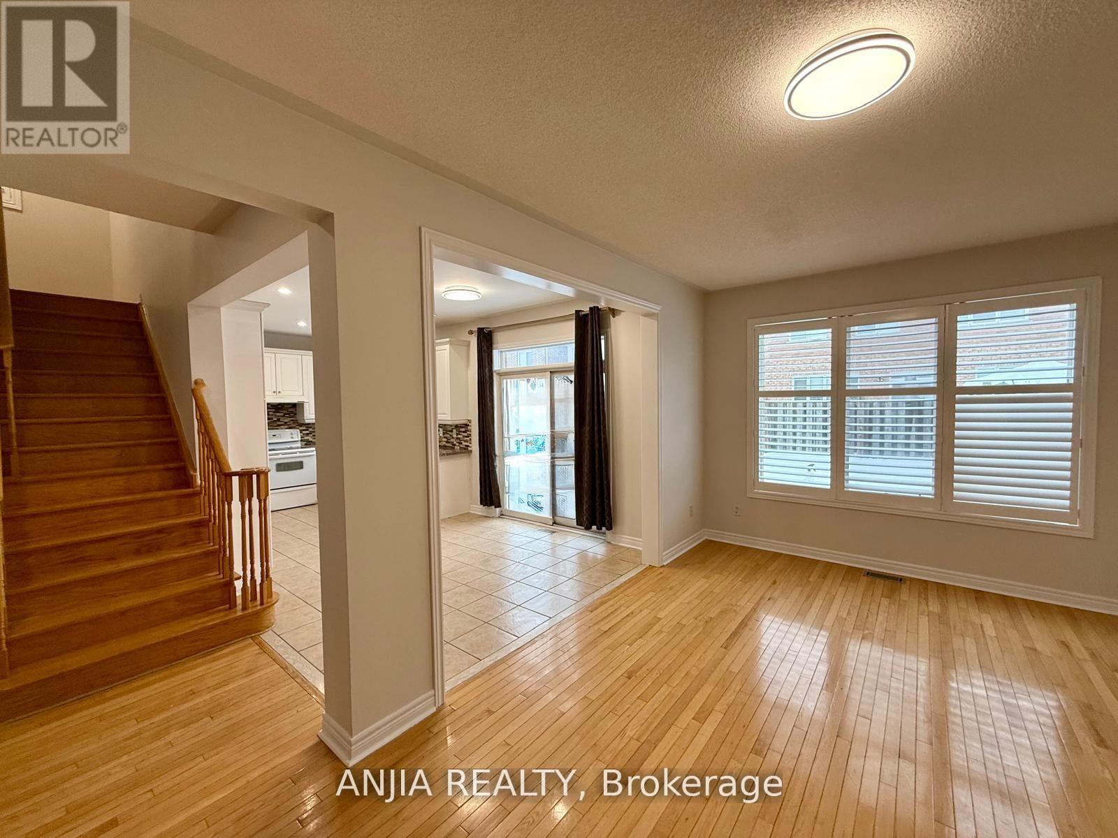 17 Ambercroft Street, Markham, Ontario  L6E 1L4 - Photo 4 - N13451092