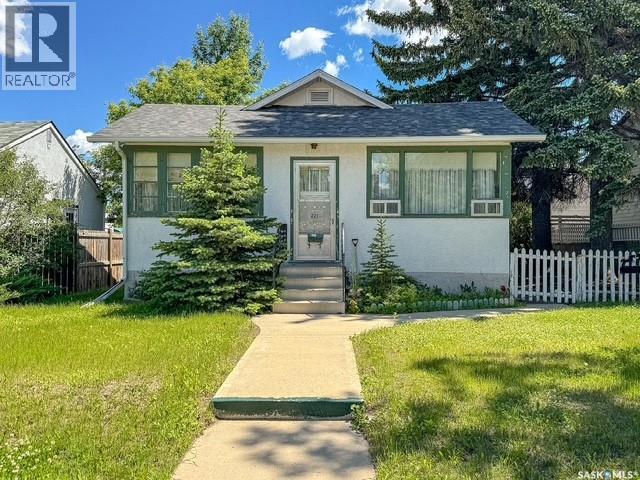 221 4th AVENUE NE, swift current, Saskatchewan