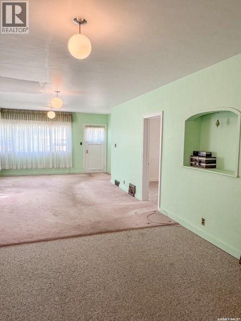 221 4th Avenue Ne, Swift Current, Saskatchewan  S9H 2J4 - Photo 3 - SK039566
