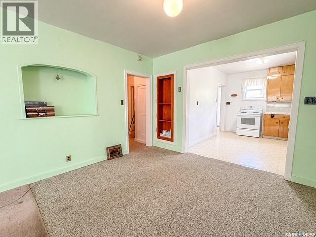 221 4th Avenue Ne, Swift Current, Saskatchewan  S9H 2J4 - Photo 6 - SK039566