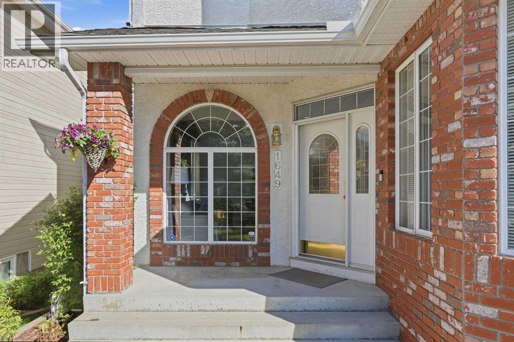 1649 Evergreen Hill Sw, Calgary, Alberta  T2Y 3B6 - Photo 3 - A2319645