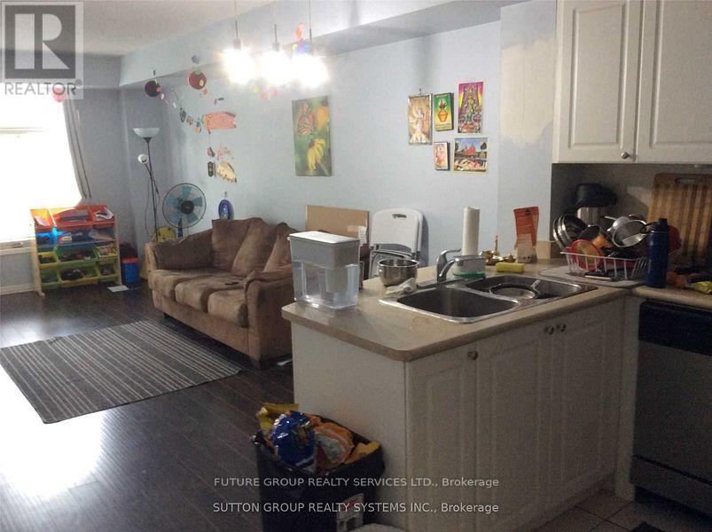 122 - 601 Shoreline Drive, Mississauga, Ontario  L5B 4K5 - Photo 3 - W13450764