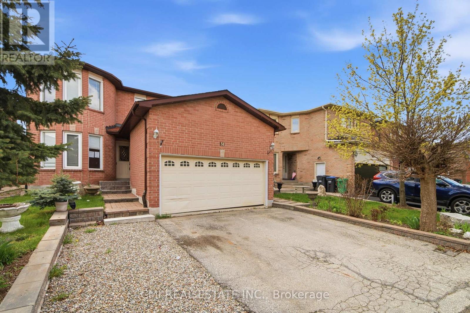 31 Castlehill Road, Brampton, Ontario  L6X 4E3 - Photo 3 - W13450776