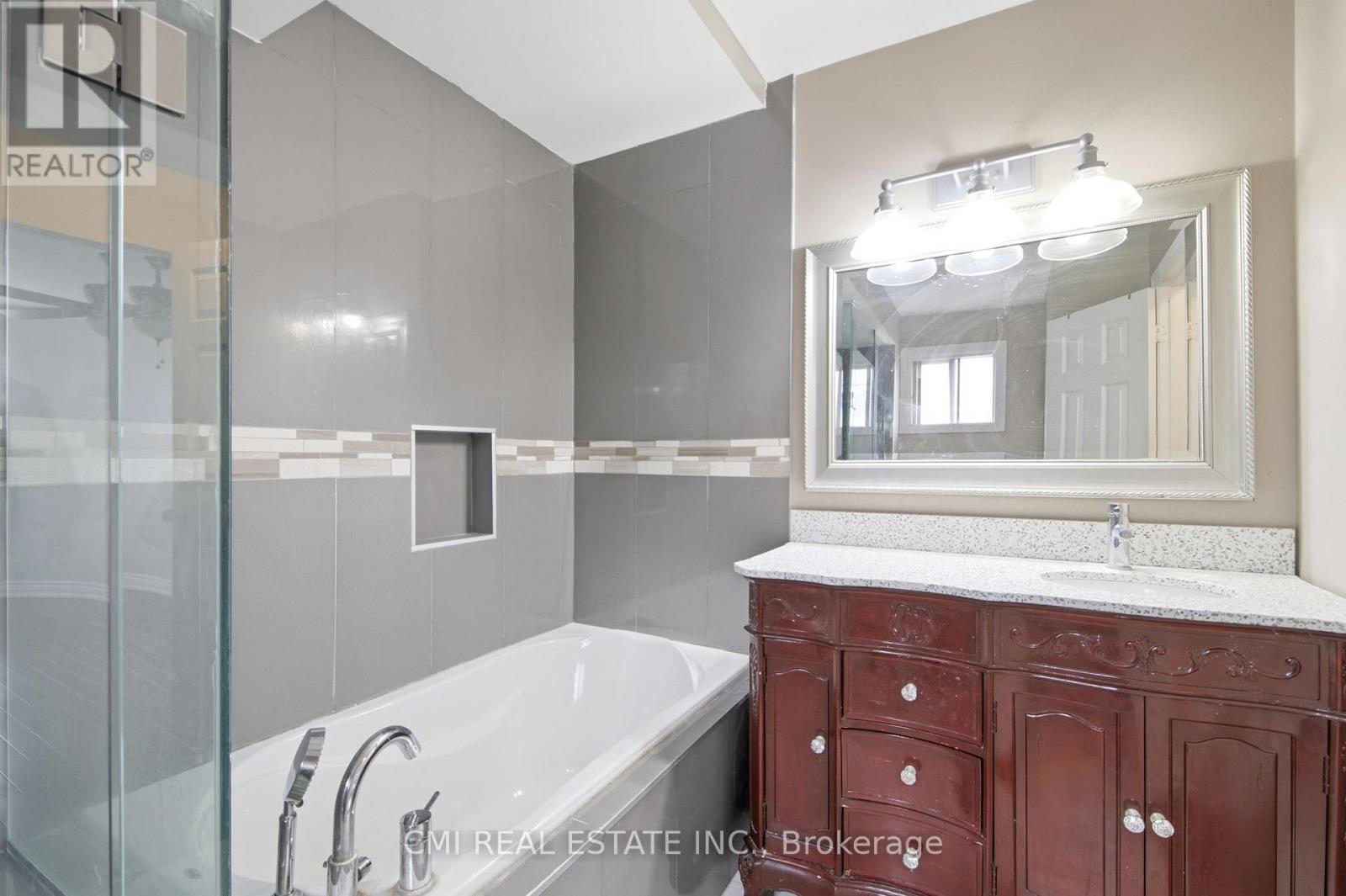 31 Castlehill Road, Brampton, Ontario  L6X 4E3 - Photo 30 - W13450776