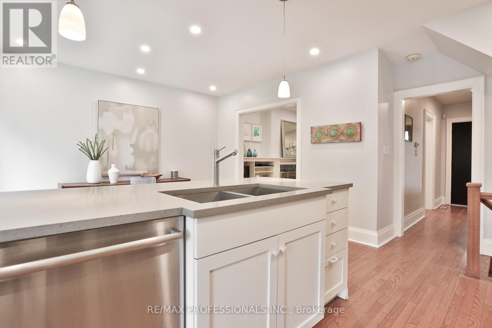 611 Windermere Avenue, Toronto, Ontario  M6S 3L9 - Photo 16 - W13450832