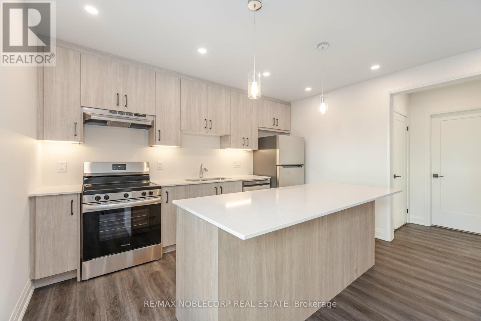 G-Suite - 16 Little Boulevard, Toronto, Ontario  M6E 4N2 - Photo 11 - W13450898