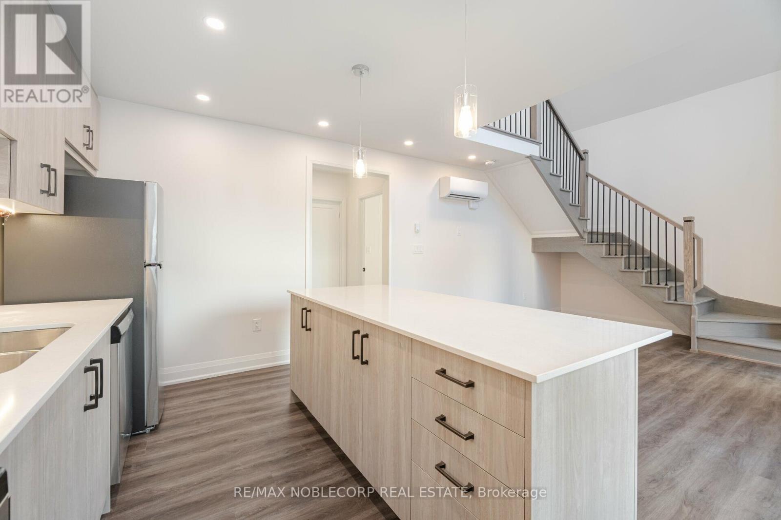 G-Suite - 16 Little Boulevard, Toronto, Ontario  M6E 4N2 - Photo 15 - W13450898