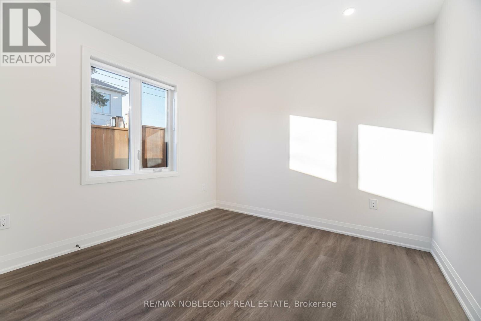 G-Suite - 16 Little Boulevard, Toronto, Ontario  M6E 4N2 - Photo 16 - W13450898