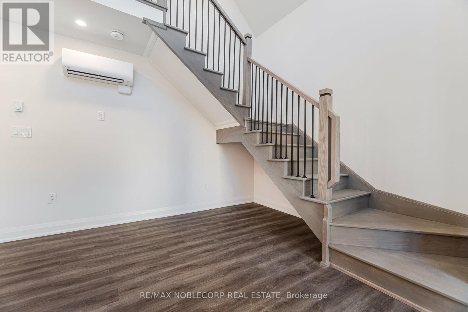 G-Suite - 16 Little Boulevard, Toronto, Ontario  M6E 4N2 - Photo 22 - W13450898