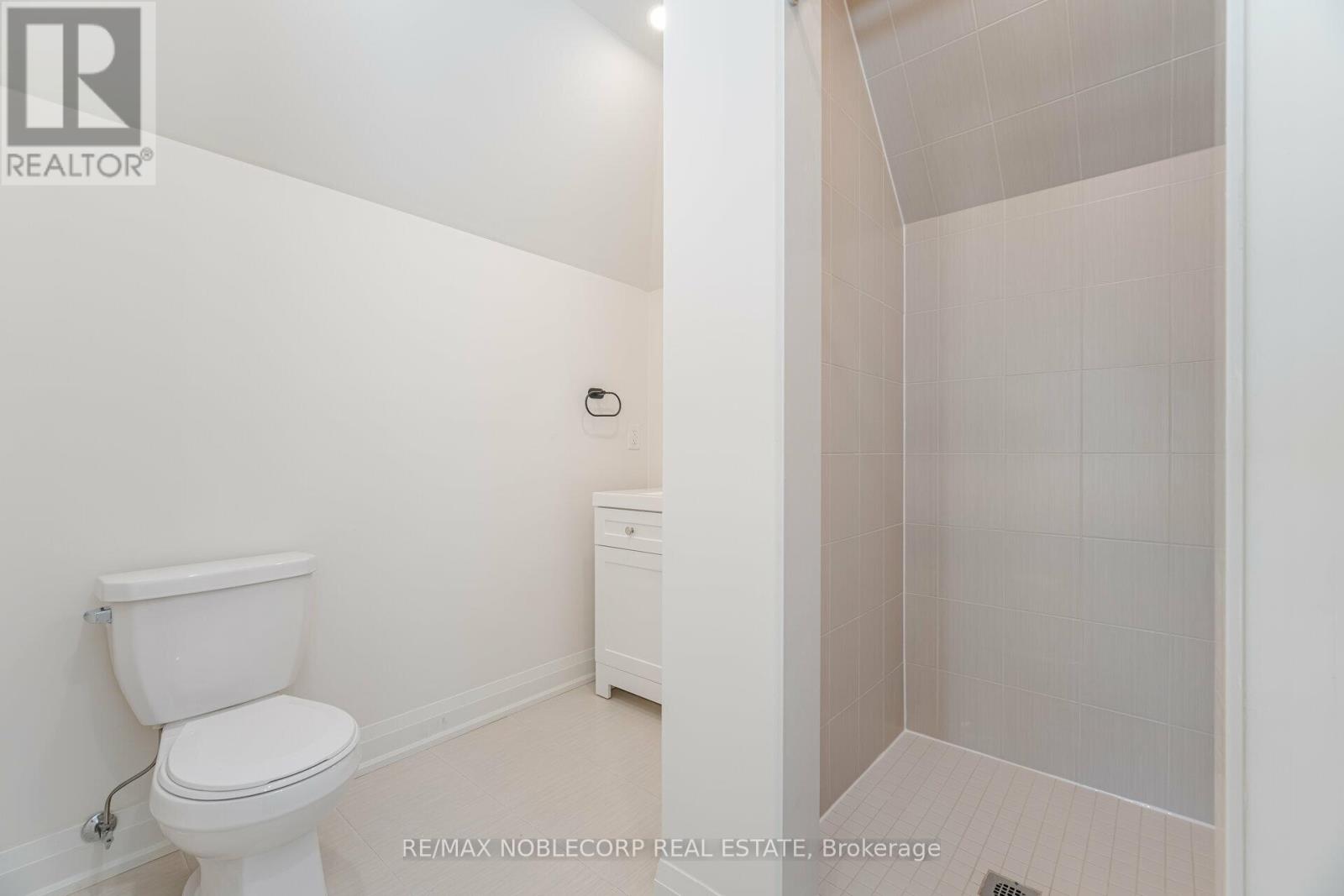 G-Suite - 16 Little Boulevard, Toronto, Ontario  M6E 4N2 - Photo 30 - W13450898