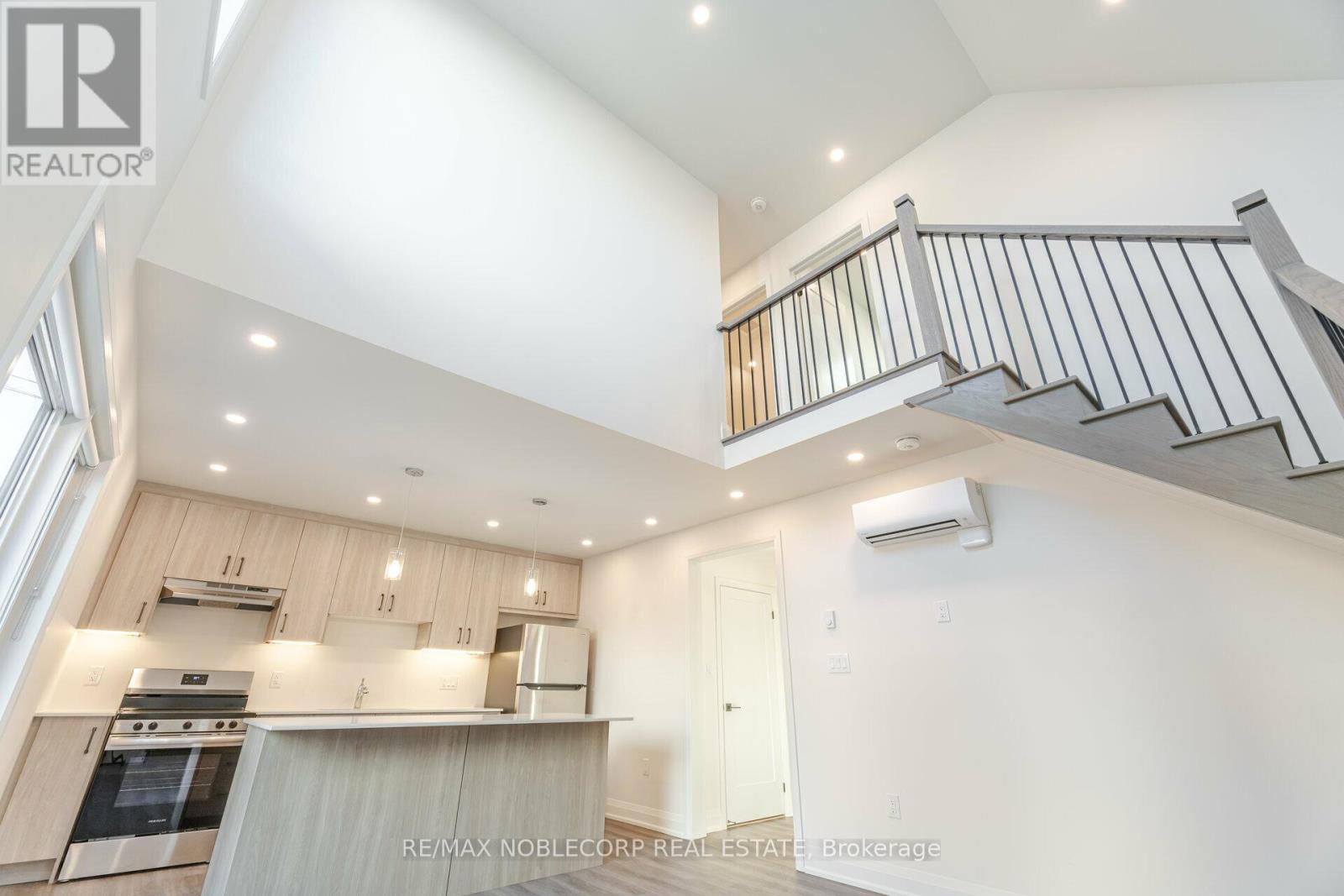 G-Suite - 16 Little Boulevard, Toronto, Ontario  M6E 4N2 - Photo 6 - W13450898