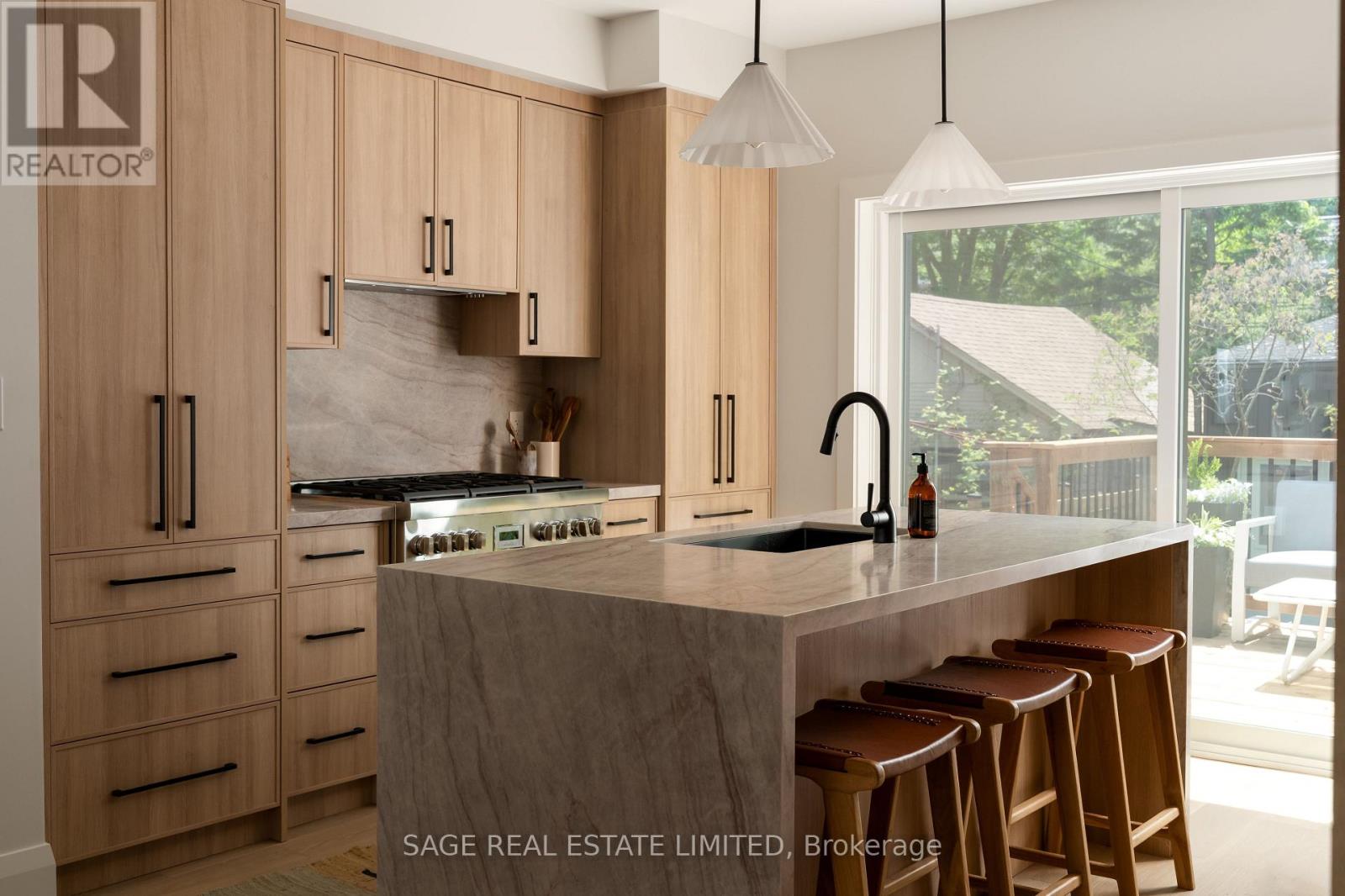 21 Galley Avenue, Toronto, Ontario  M6R 1G9 - Photo 3 - W13450910