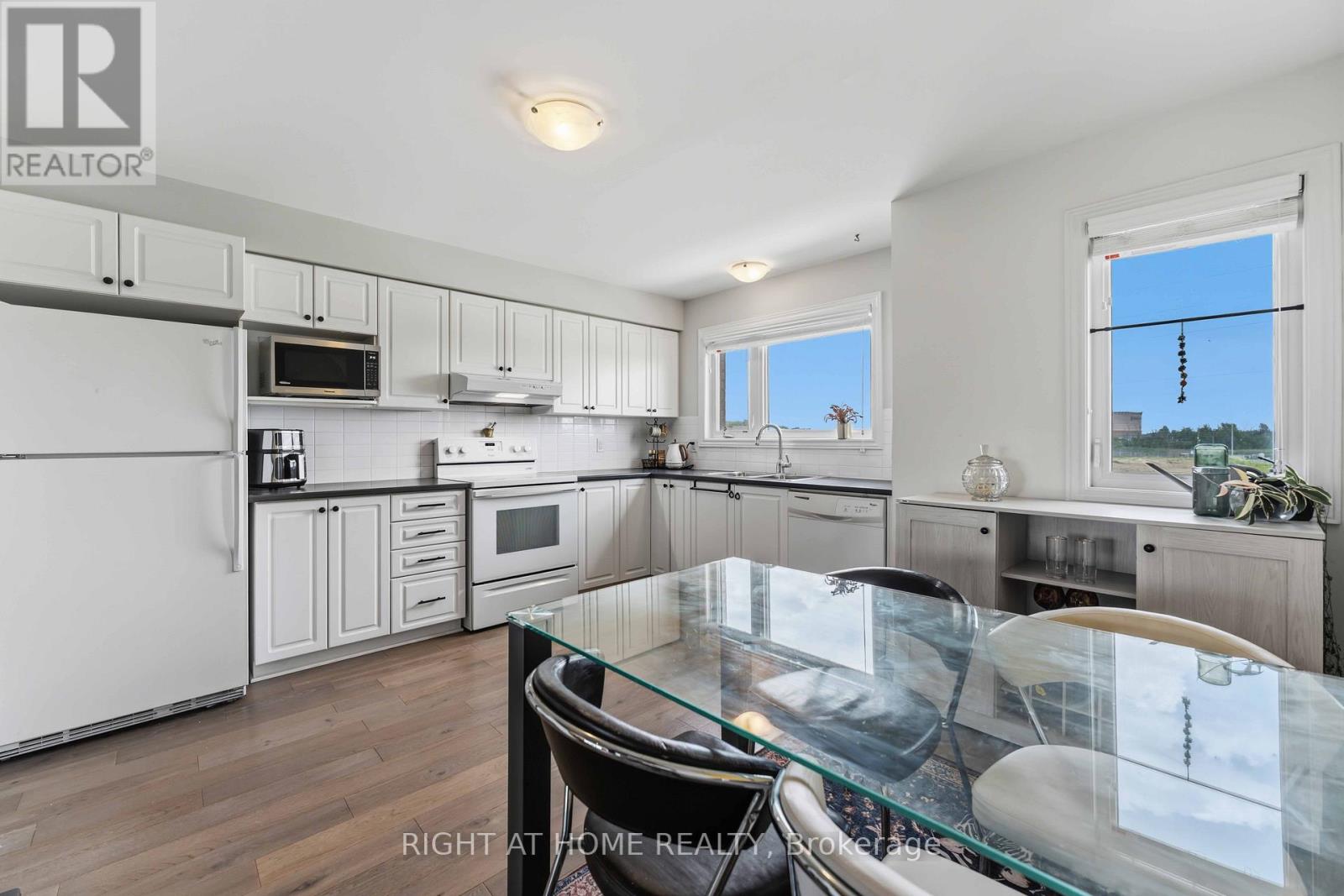 354 Brettonwood Ridge, Ottawa, Ontario  K2T 0H8 - Photo 3 - X13451164