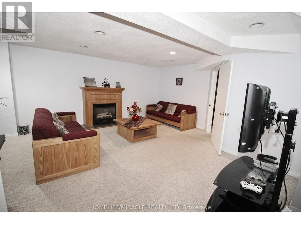 8 Sayor Drive, Ajax, Ontario  L1T 3K2 - Photo 12 - E13445012