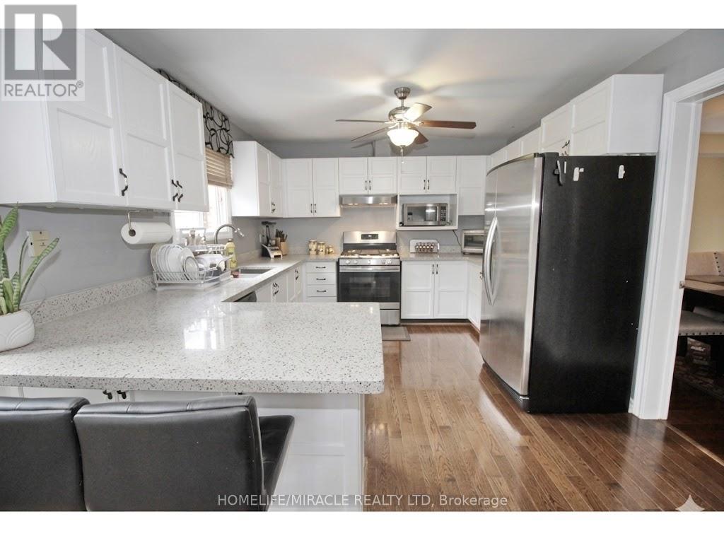 8 Sayor Drive, Ajax, Ontario  L1T 3K2 - Photo 4 - E13445012