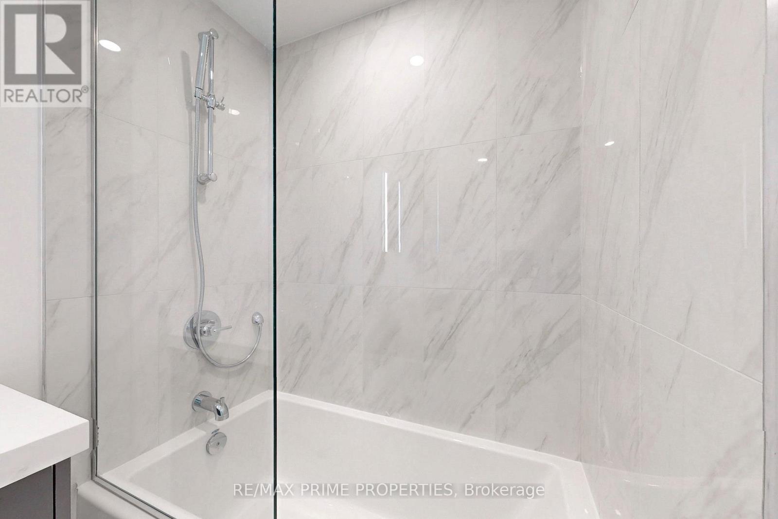 2401 - 30 Inn On The Park Drive, Toronto, Ontario  M3C 0P7 - Photo 10 - C12886754
