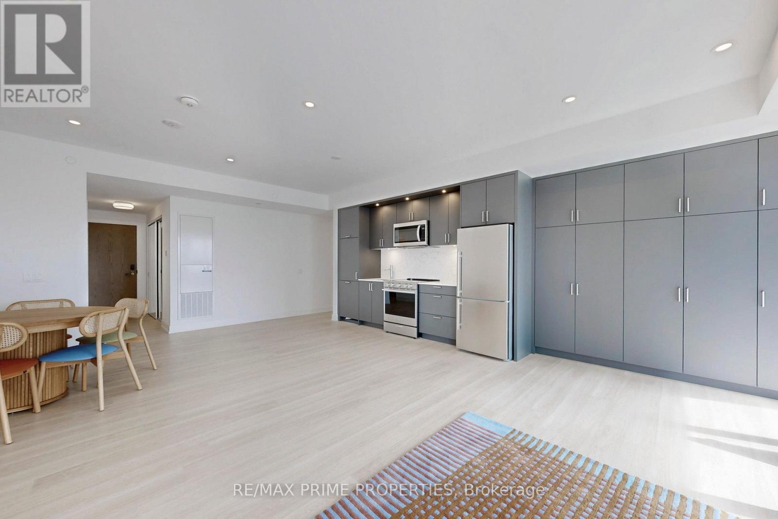 2401 - 30 Inn On The Park Drive, Toronto, Ontario  M3C 0P7 - Photo 4 - C12886754