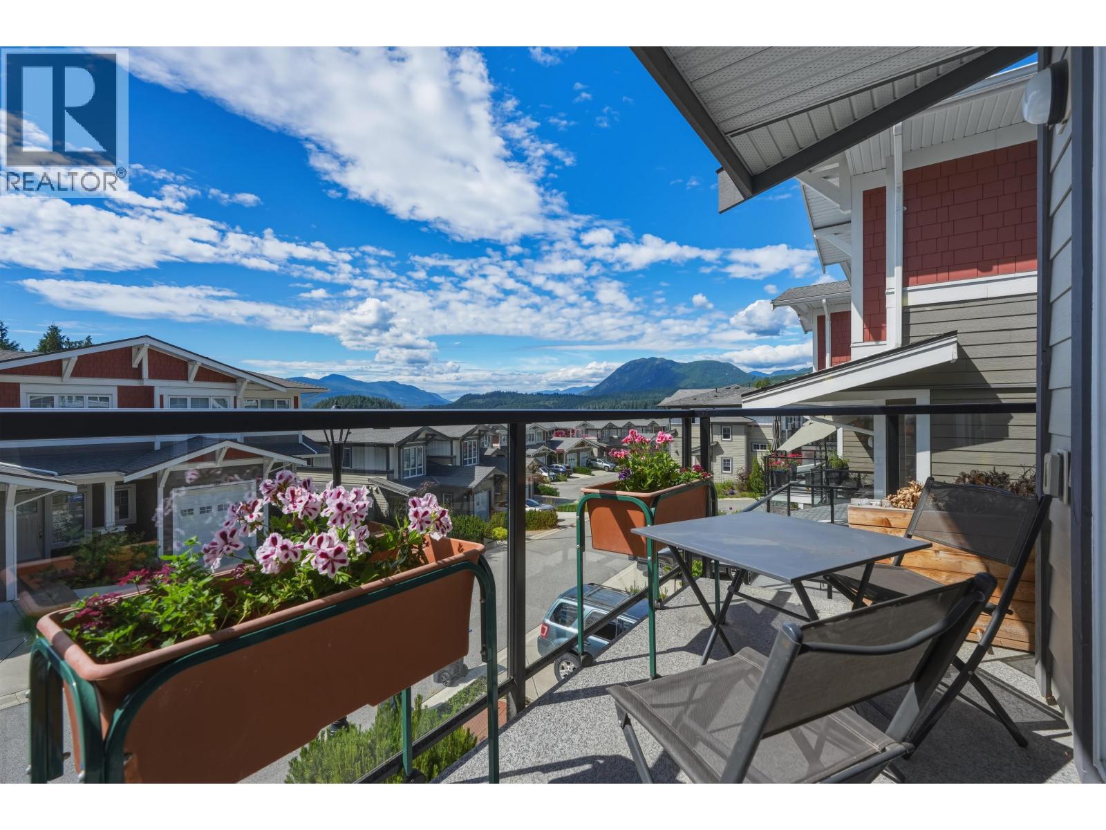 5906 Beachgate Lane, Sechelt, British Columbia  V7Z 0S3 - Photo 2 - R3136358